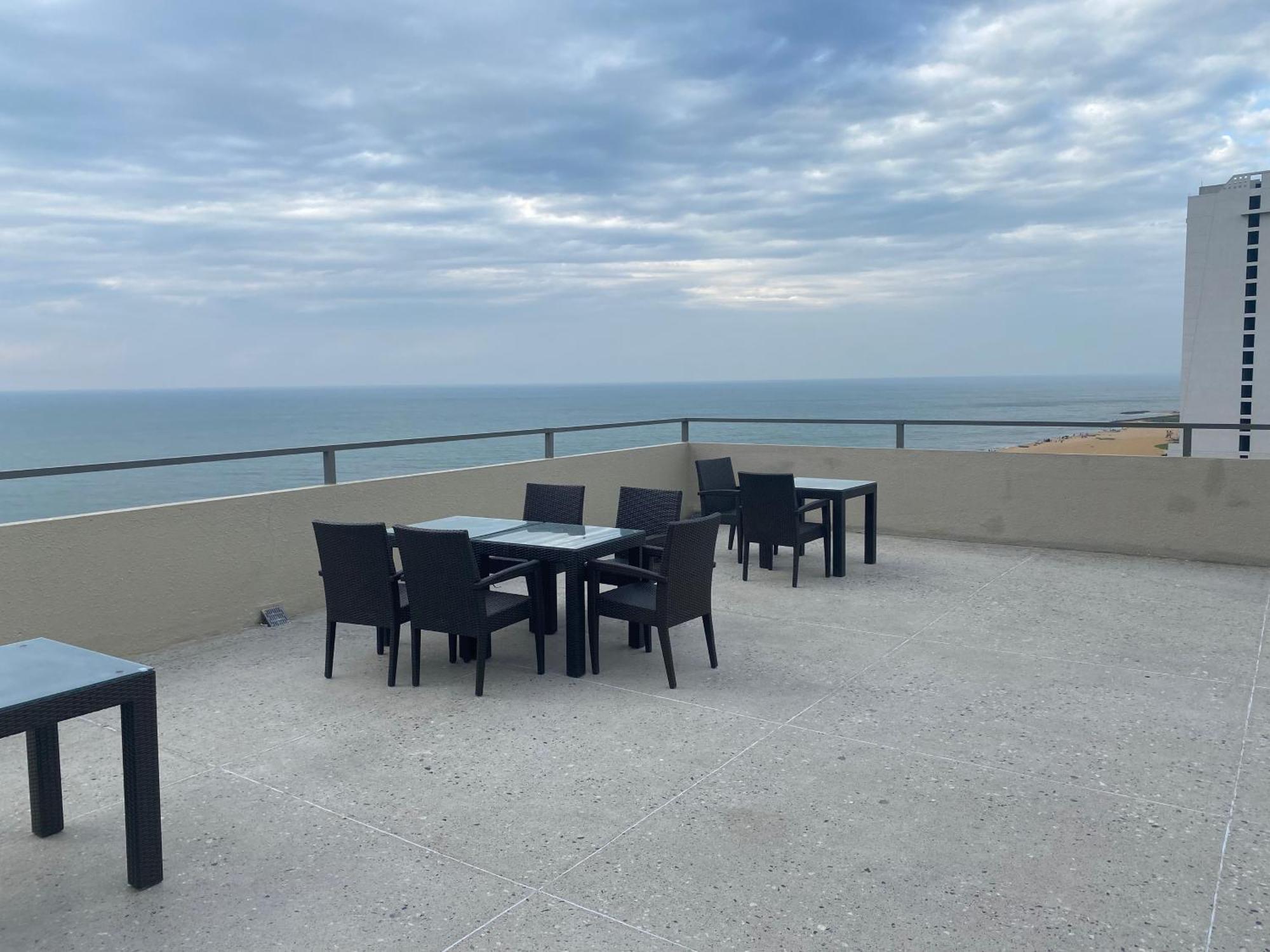 Ocean Breeze Studio Apartment By Jayko Negombo Exteriör bild